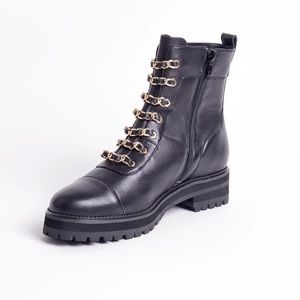 Cecelia boots size 5.5 fits a 6.